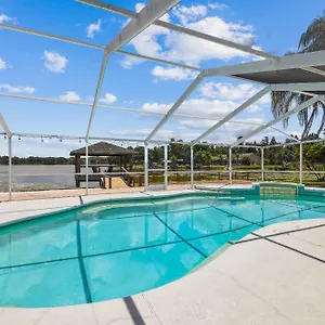  Holiday home House Westchase Area. Heated Pool Waterfront!